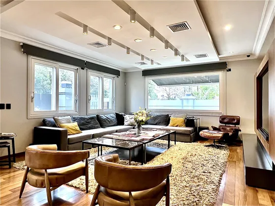 Espectacular Casa De 3 Plantas En Venta, Con Jardín Y Pileta - Acassuso