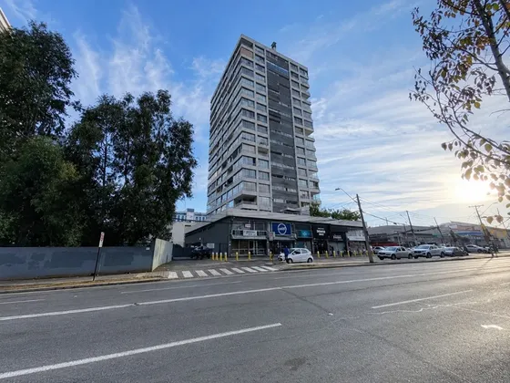 Local De 165 M2 En Plena Av. Los Militares