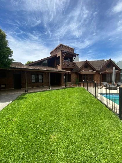 Casa A La Venta De 5 Ambientes En 2 Plantas En San Miguel
