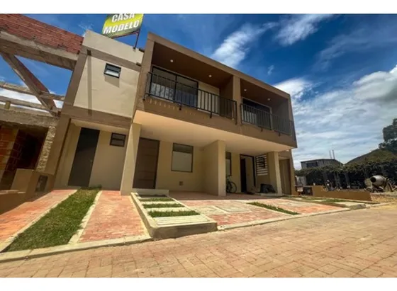 Casa Moderna En Venta - Cota