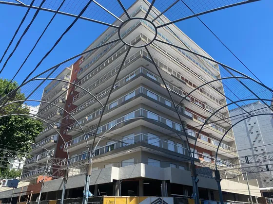 Alquiler Monoambiente Con Balcón  Al Frente Luminoso En Caseros 5j Clamaco