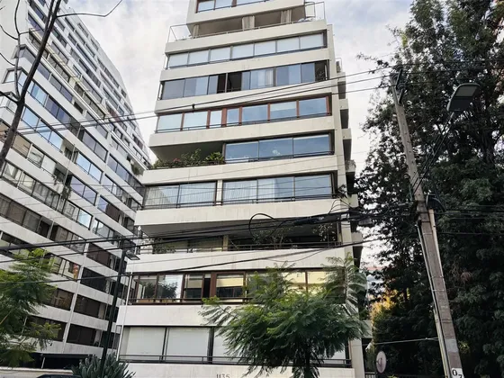 Departamento En Venta De 4 Dorm./3 B/ E/ B En Vitacura