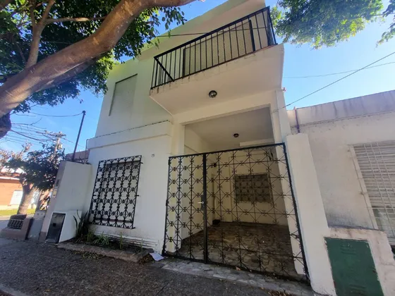 Casa Ph En Venta 5 Ambientes Con Fondo, Castelar
