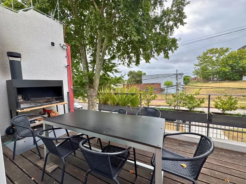 Alquiler Casa En Malvin Padron Unico, 3 Dormitorios Y Amplia Terraza Con Parrillero