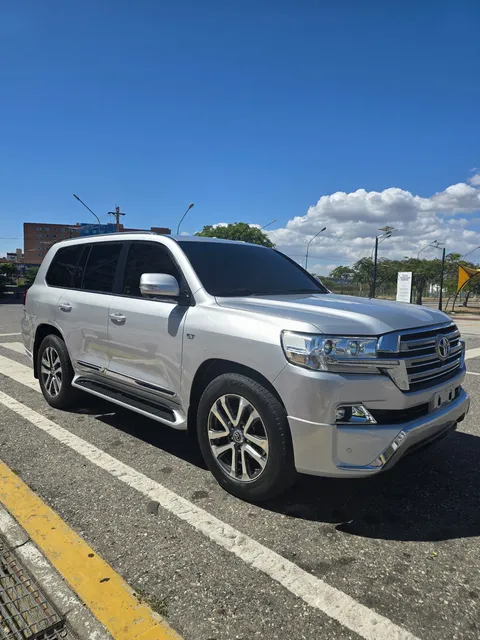 Toyota Lc200 Dubai