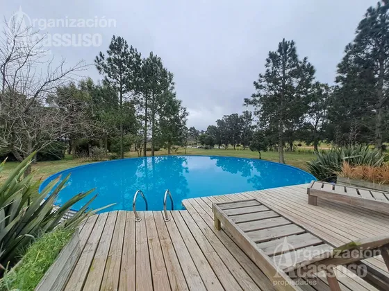 Chacra En  Manantiales Sobre Ruta 104 Manantiales 46.600 M2 180 M2 Cub Piscina