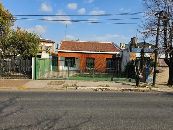Casa Con Depto Atras No Es Ph