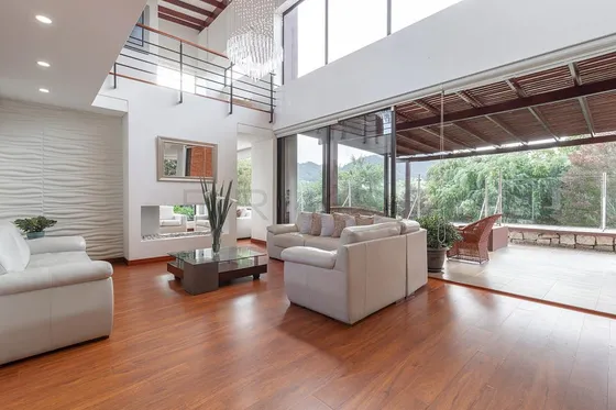 Casa En Venta En La Calera. Cod V3958