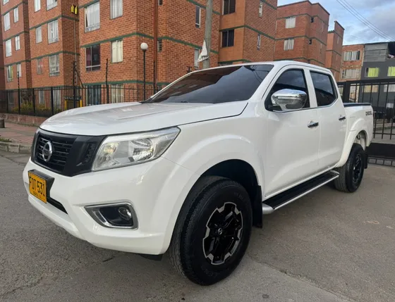 Nissan Np300 Frontier 2.5 Cd 4x4 Se Mt 4p