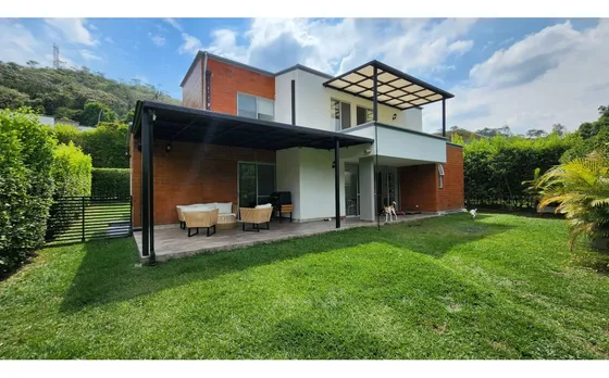 Venta De Casa De 330mts2 En Condominio, Jamundí 9540.