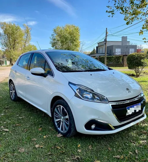 Peugeot 208 1.6 Feline