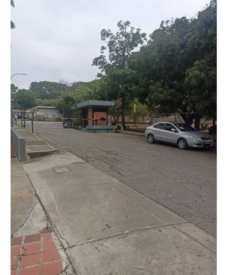 Se Alquila Apartamento 140m2 Los Samanes 0574