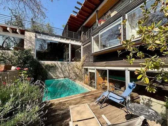 Moderna Y Hermosa Casa De Tres Pisos Con Bellas Vistas