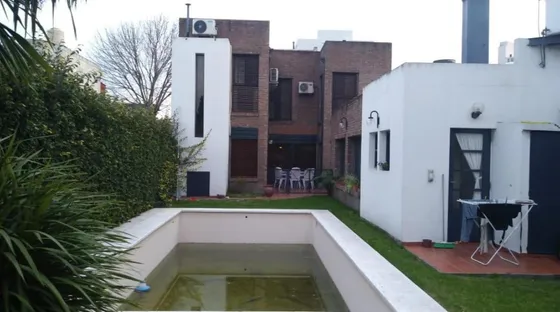 Casa En Venta - 4 Dormitorios 4 Baños - Cochera - 330mts2 - La Plata