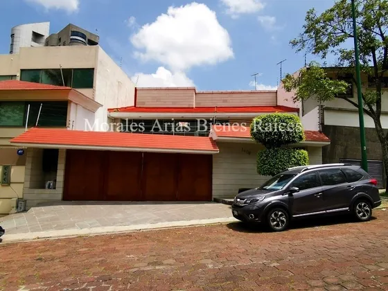 Moderna Casa En Venta Con Jardín, Col. Jardines En La Montaña