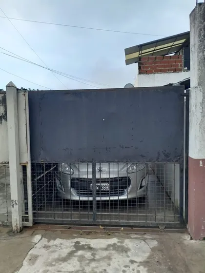 Venta Ph 2 Ambientes Con Cochera Y Patio En Garin.