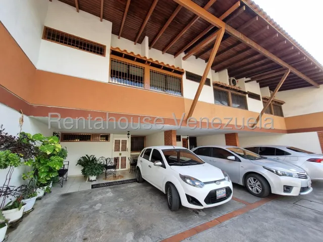 Townhouse En Venta Ubicado En La Romana Maracay Estado Aragua. Brm
