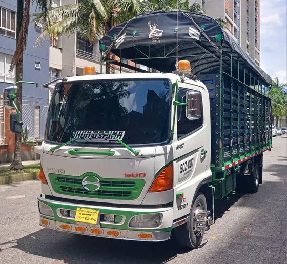 Camion Hino 500 Fc Estacas / Modelo 2016