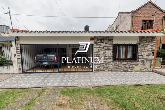 Venta Casa 3 Dormitorios Tres Cerritos Con Cochera