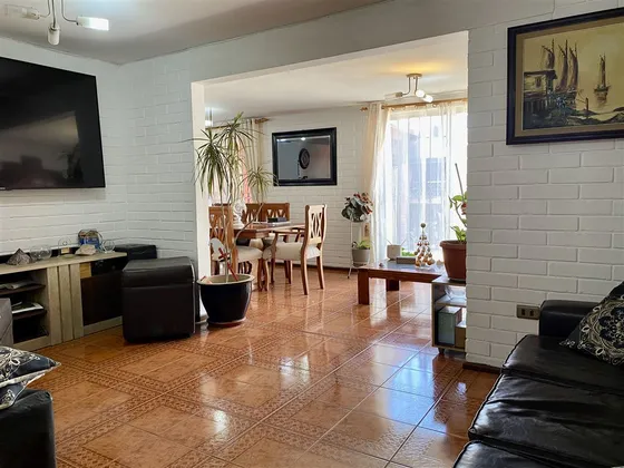 Casa En Venta De 4d - 2b En Comuna De Maipú