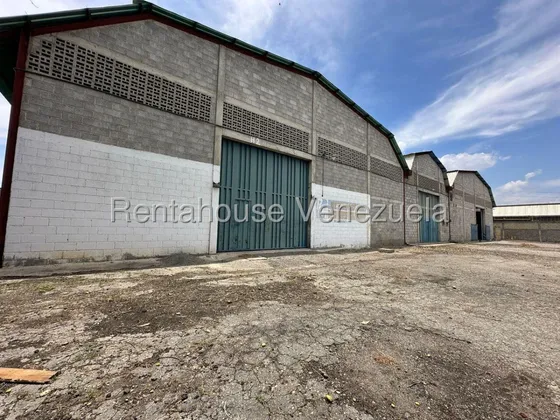 Maria E. Alquila Amplio Y Versátil Local Comercial En Zona Industrial 3, Lara#25-20167**1000m2***