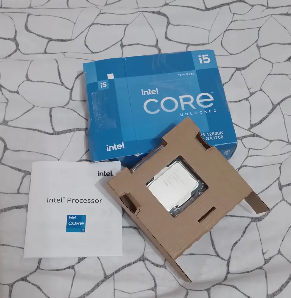 Processador gamer Intel Core i5-12600K BX8071512600K de 10 núcleos