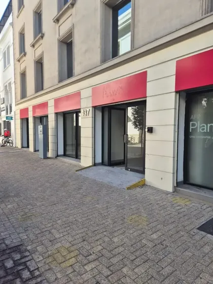 Local Comercial Al Costado De Teatro Municipal 20 Mt Frente 