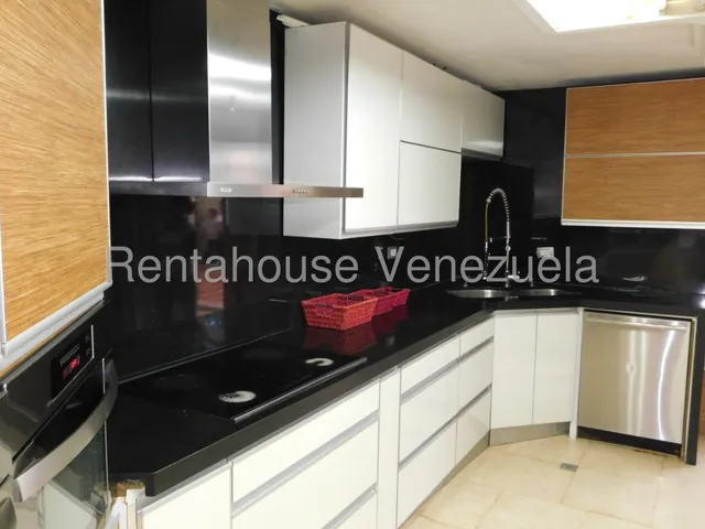 Hermosa Negociable !!! Y Completamente Amoblada Y Equipada Casaquinta En Venta Cuenta Con Una Cálida Piscina, En Parroquia Catedral, Lara#25-11394**maria E.**