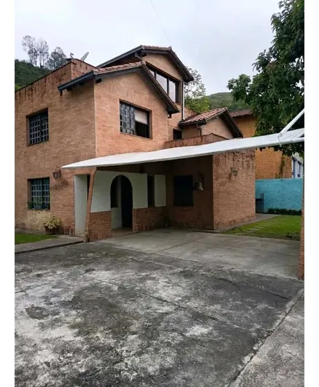 Vendo Casa 260m2 Colinas De Corralito 3789