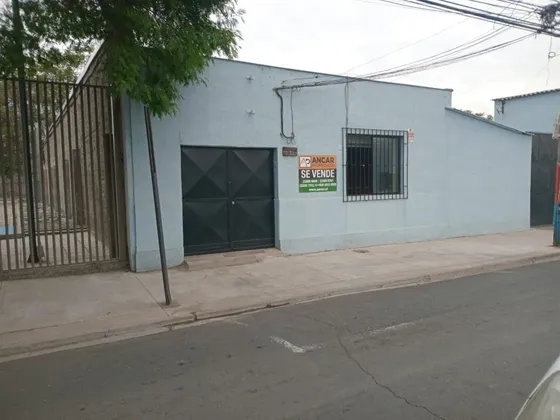 Casa En Venta De 2 Dorm. En Independencia