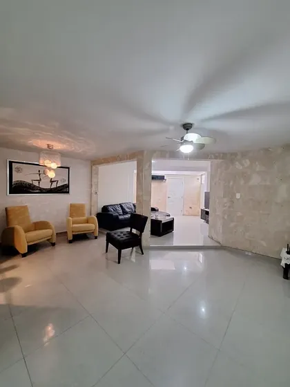 En Venta Hermoso Townhouse, Cr Aguamarina. Lecheria, Edo Anzoategui, Cr