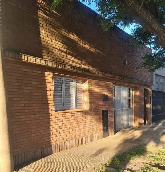 Casa Ubicada En Ricardo Aldao 800