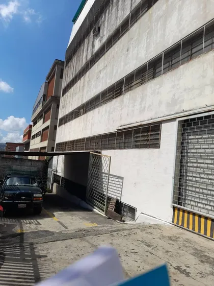 Lebrum Venta De Edificio Industrial En La Urbanización Lebrum