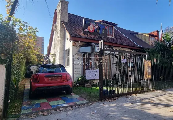 Casa En Venta De 5 Dorm. En Ñuñoa