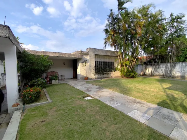 Casa En Venta. Urbanización Guaparo. Valencia, Estado Carabobo.