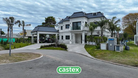 Casa En Venta En Terralagos, Canning