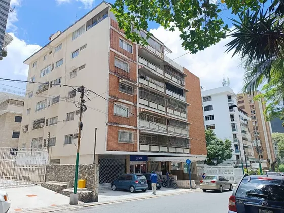 Apartamento En Los Palos Grandes En Venta Remodelado