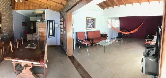 Casa En Venta - 2 Dormitorios 2 Baños - Cochera - 381mts2 - Temperley