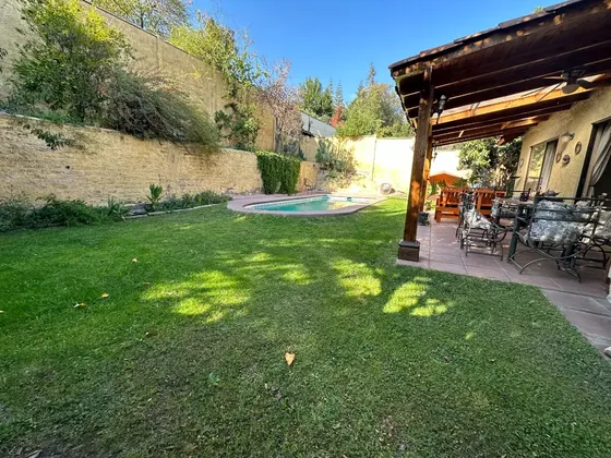 Casa Con Piscina Y Terraza Con Descuento En Comisión!