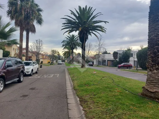 Casa En Venta De 3 Dorm. En Peñalolén