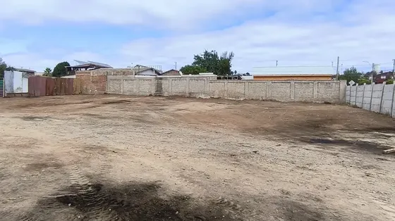 Arriendo Galpón 425 Mt2 + Terreno 1215 Mt2