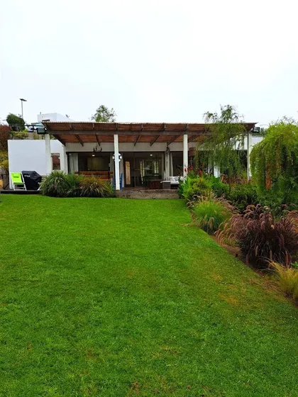 Casa En Venta Cerca De La Playa Con Piscina En Maitencillo