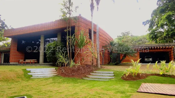 Ss: Vende Casa 24-20061 En La Lagunita De 475 M2, 3h/8b/6pe