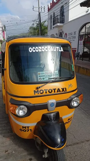 Trimoto, Mototaxi Amarillo Con Negro. Llantas Nuevas.