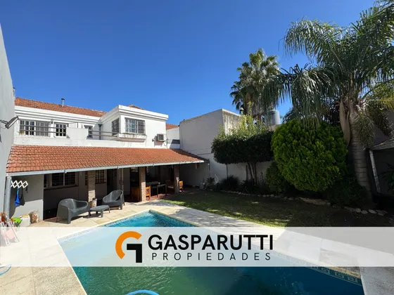 Casa En Venta En Boulogne Con Pileta- Apto Crédito- 