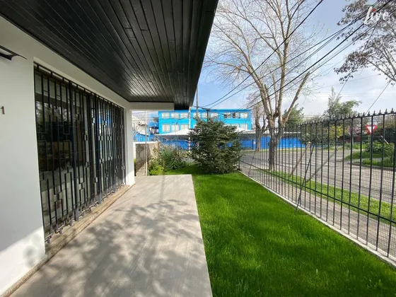 Se Vende Casa Esquina, La Reina