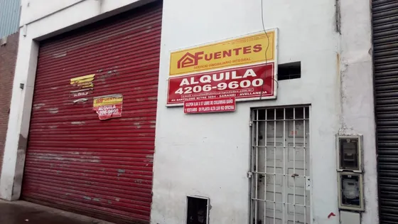 Alquiler: Galpón De 600 M2 Con Oficinas Y Vestuarios En Pompeya