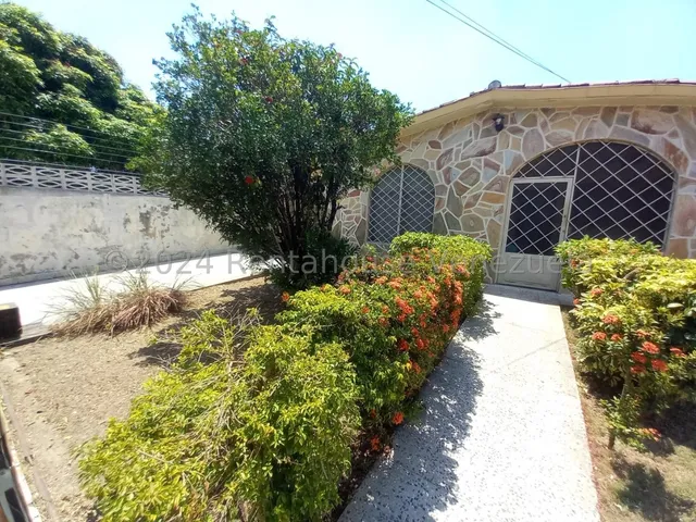Casa En Venta Excelente Opción En Venta, Inm Esta Hermosa Casa Quinta En Conjunto Privado, Con Amplios Espacios, Buena Distribución, Calle Cerrada. Ciudad Alianza Guacara 24-25000