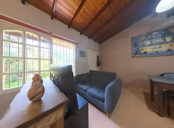 Casa En Venta - 4 Dormitorios 2 Baños - 370mts2 - Hurlingham