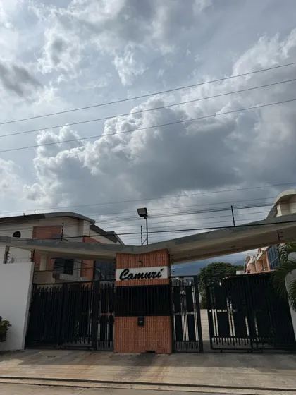 Townhouse En Urb. Manantial, Res. Camurí Semi Amoblado